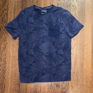 41. Express Men's Dark Blue Floral Tee Size Small